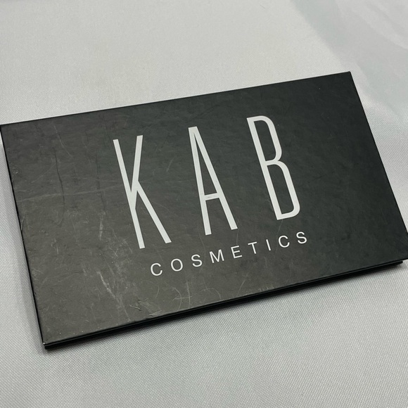 KAB Cosmetics Day & Night makeup palette NEW Never Used! - Picture 3 of 5